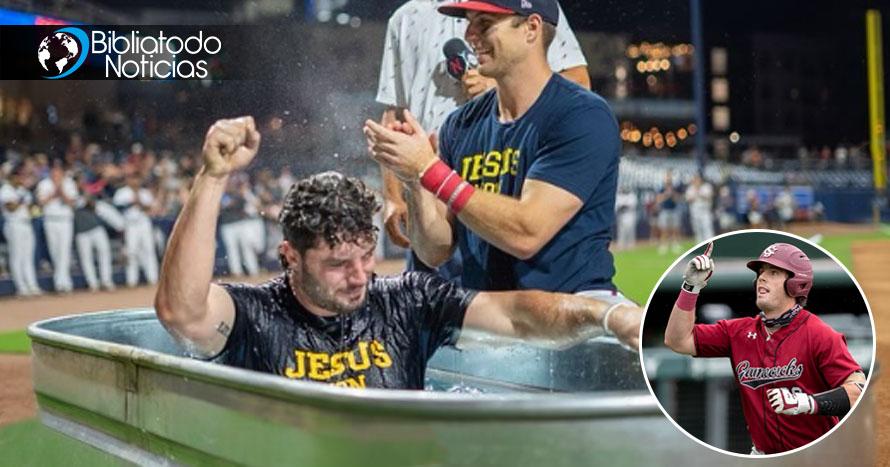Beisbolista entrega su vida a Cristo y se bautiza ante miles en un estadio tras finalizar un partido, “Jesús ganó”