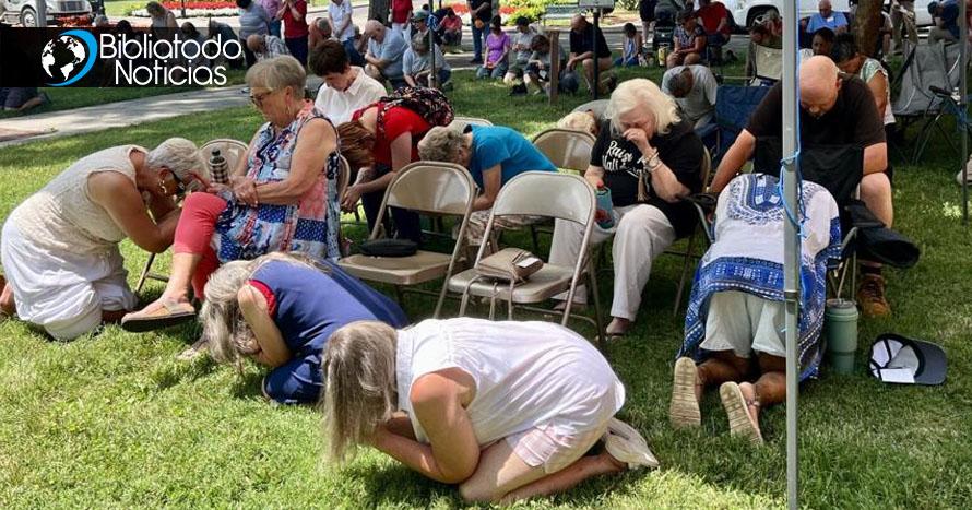 “Buscando públicamente a Dios”: Tennessee participa en resolución que declara mes completo de ayuno y oración