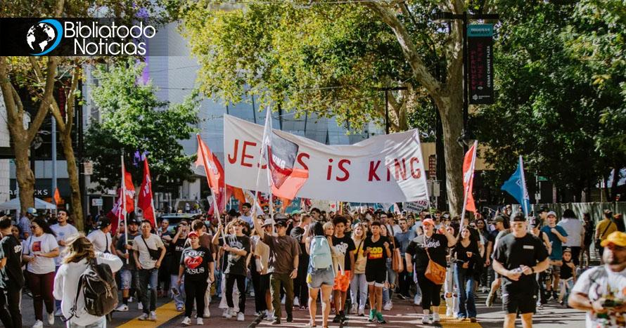 “La Marcha de Jesús” arrasa con San Francisco proclamando salvación para la ciudad sumergida en la perversión sexual