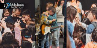 VIRAL: Señalan cumplimiento de Joel 2 en niños que se ministraron unos a otros en un culto