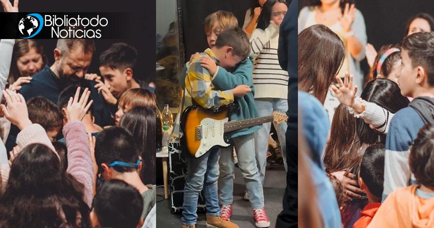 VIRAL: Señalan cumplimiento de Joel 2 en niños que se ministraron unos a otros en un culto