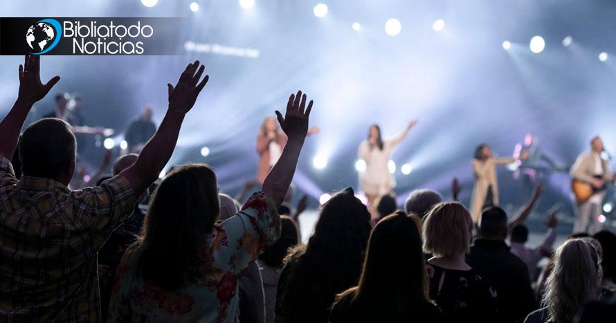 ¿CRISIS? La “falta” de profundidad teológica en la música de adoración provoca llamados de alerta de las iglesias