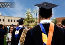¡EJEMPLAR! Joven proclama su fe en Cristo durante su graduación al desafiar a quienes intentaban silenciarlo ¡EJEMPLAR! Joven proclama su fe en Cristo durante su graduación al desafiar a quienes intentaban silenciarlo