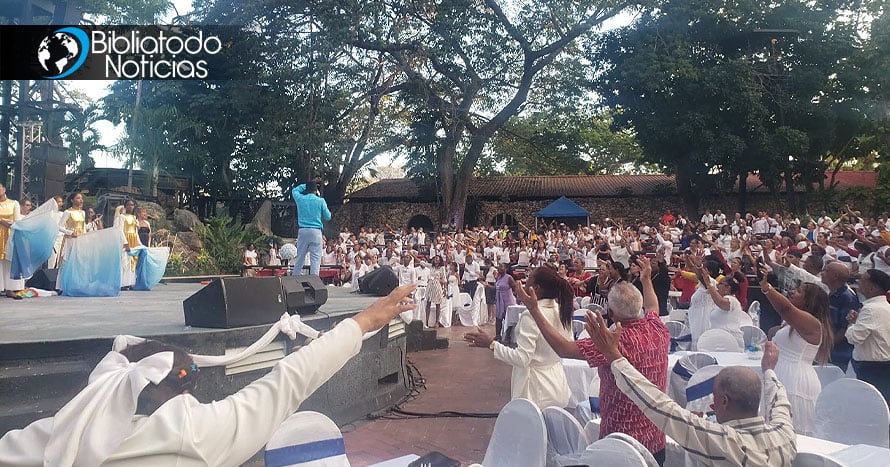 Cuba: Cristianos desafían censura y desalojo policial al alabar a Dios en plena calle