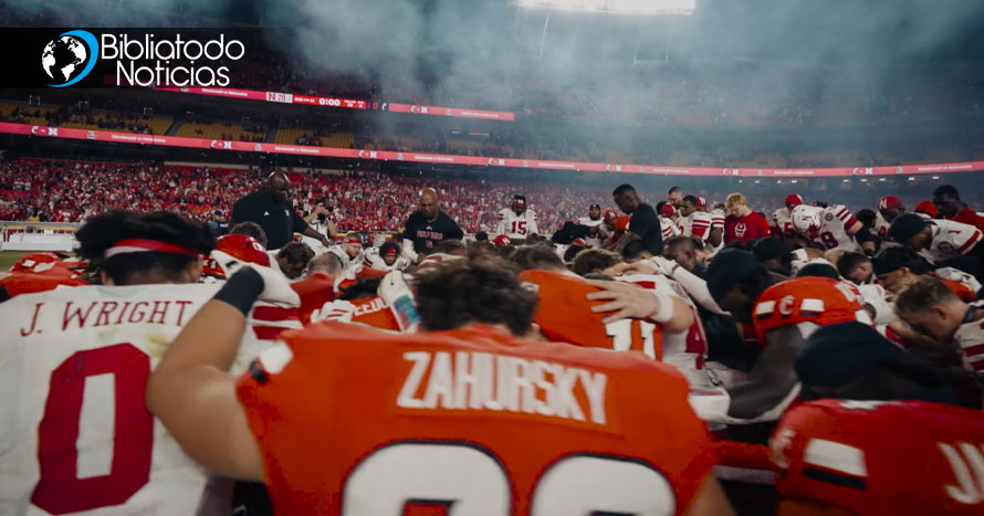 Grandes rivales se unen en oración tras un partido porque Jesús “es más grande que el fútbol”