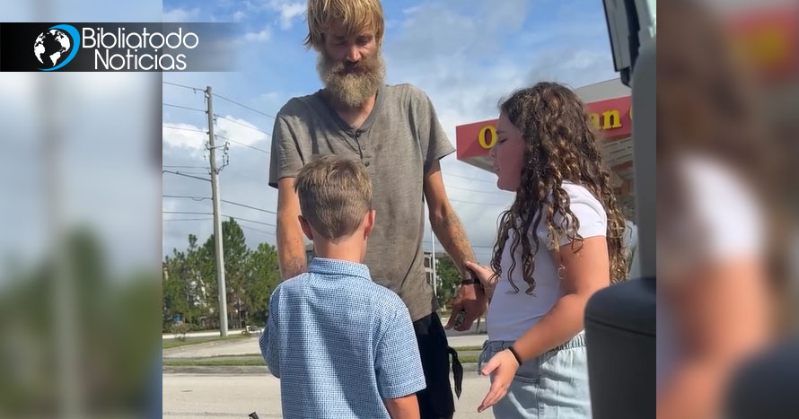 VIDEO: Hombre sin hogar llora al ver a dos niños orar con mucho amor por él y hablarle de Jesús