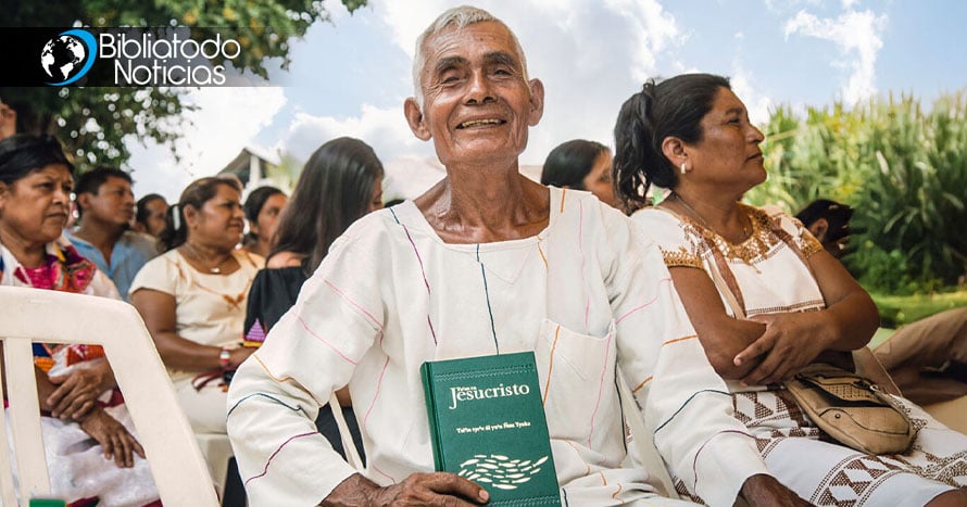 Con 87 años le agradece a Dios por ser el traductor de la Biblia para su pueblo: “Puedo partir en paz”