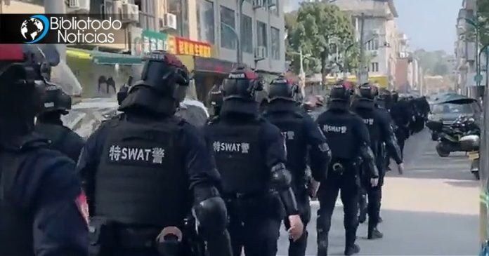 Imágenes: Policías, SWAT y paramilitares realizan arrestos masivos de cristianos en China