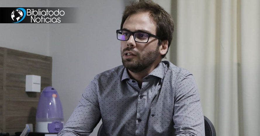 “Yo vi a Dios”: Ateo declara su fe en Cristo al estudiar el ADN buscando respuestas para la enfermedad de su hijo