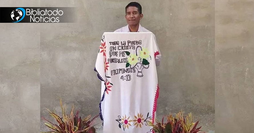 Pastor y su familia son expulsados de su comunidad por negarse a arrodillarse ante una imagen