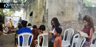 Niños conmueven a miles al transformar el patio de su casa en un culto de adoración a Dios