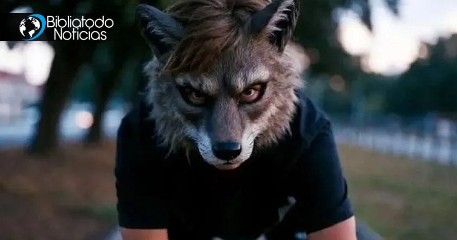 Padres indignados denuncian presencia de maestro “therian trans” que ha aterrorizado a sus hijos