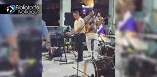 VIRAL: Captan a Daddy Yankee tocando el piano en la alabanza de una iglesia