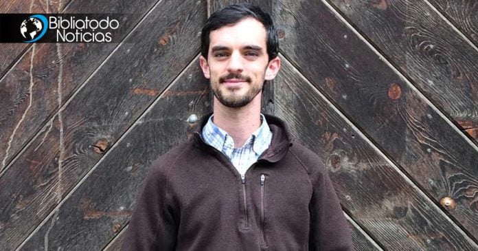 Imágenes: Profesor cristiano gana batalla legal por no doblegarse ante la ideología trans ante presión de las autoridades