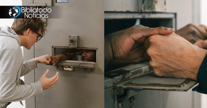 Imágenes: Reclusos escuchan el Evangelio “celda por celda” y reciben a Cristo en emotivo evangelismo