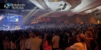 ¡MARAVILLOSO! Más de 2 mil personas entregan sus vidas a Jesús en una iglesia durante el Domingo de Resurrección