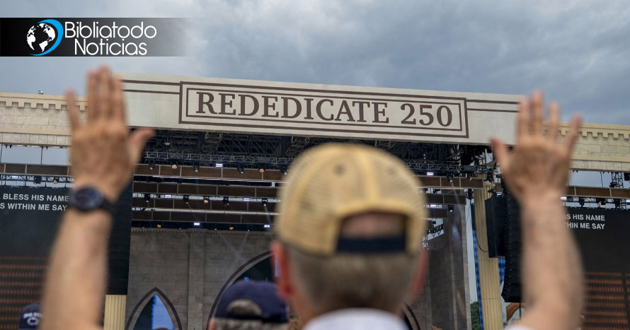 Rededicate 250: Miles se reúnen para orar y consagrar a EE.UU para Dios