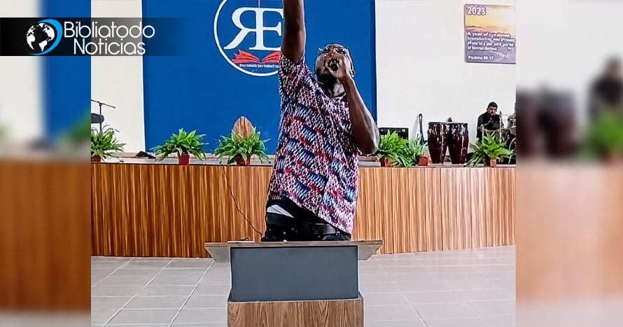 Pastor falleció en el púlpito mientras predicaba y en su último aliento clamó el nombre de Jesús